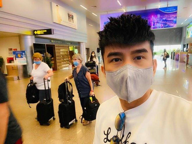 Showbiz 2/2: 'Bom sex' Pamela Anderson ly hôn chồng sau 12 ngày làm đám cưới ảnh 2