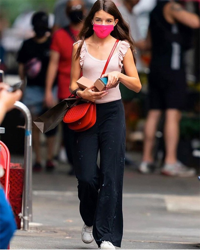 Không còn nhận ra con gái Tom Cruise ở tuổi 14, vì quá xinh đẹp và thần thái ảnh 7