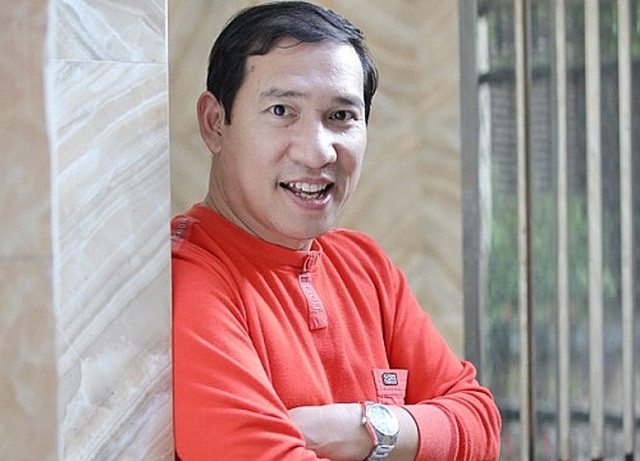 Showbiz 6/4: Quang Thắng vẫn đi wave tàu, bắt xe khách về nhà ảnh 1