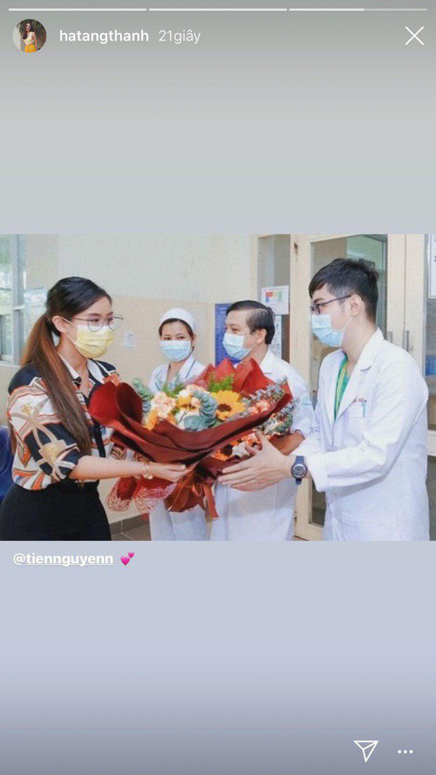 Em chồng khỏi COVID-19, Tăng Thanh Hà chia sẻ ảnh Tiên Nguyễn tặng hoa bác sĩ ảnh 1