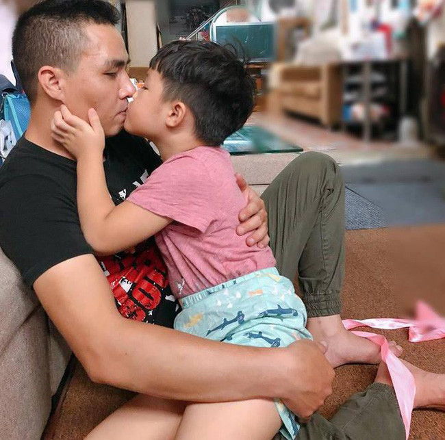 Bất ngờ với cách dạy dỗ và xưng hô của Mạnh Hùng với hai con trai MC Hoàng Linh ảnh 3