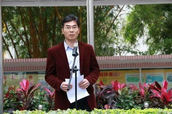 Học sinh nhận thưởng cá chép, giáo viên được tặng chân giò ảnh 1