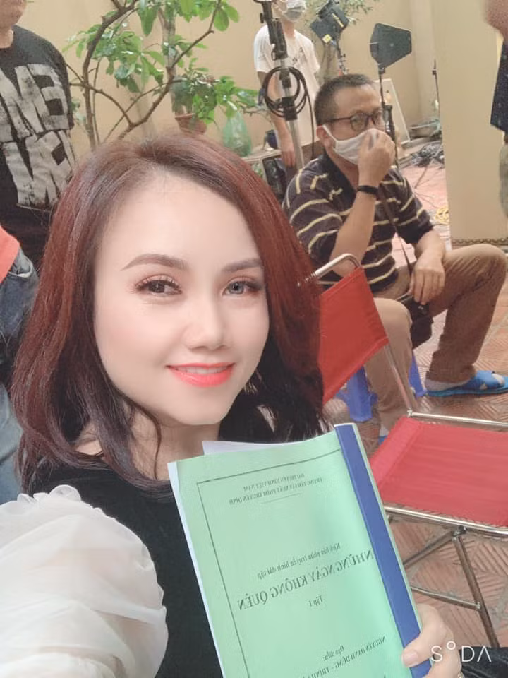 Bất ngờ với gương mặt khác lạ của cô Xuyến phim 'Về nhà đi con' ảnh 9