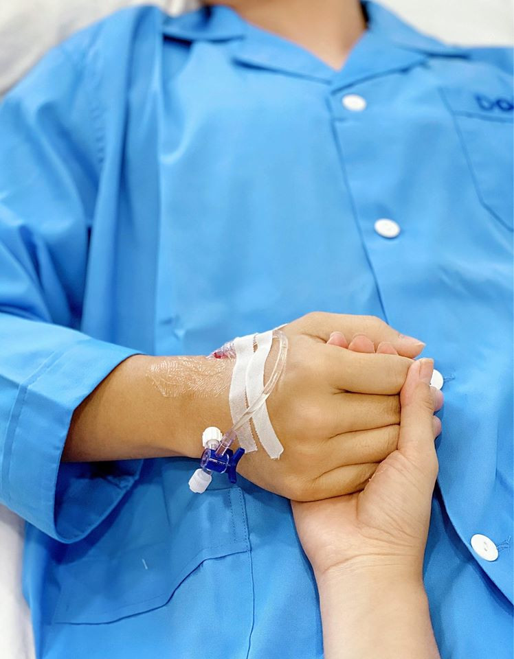 Vợ Đăng Khôi nhắn nhủ xúc động khi chồng phải nhập viện phẫu thuật khẩn cấp ảnh 1