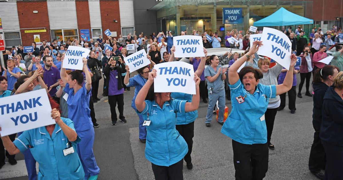 Anh có thể phải duy trì phong tỏa toàn quốc do COVID-19 đến tháng 6 ảnh 2