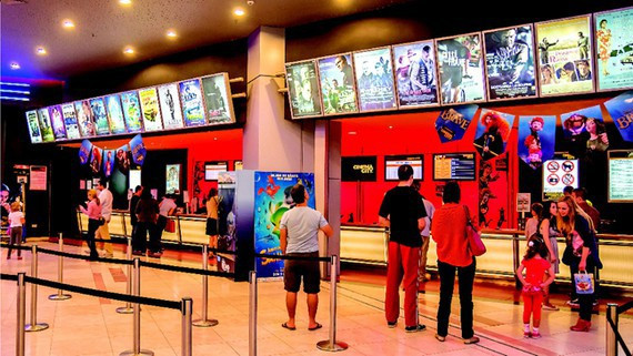 Showbiz 18/5: Ông bầu Hoàng Vũ vẫn giữ thư, tin nhắn tình cảm của Lan Trinh ảnh 5