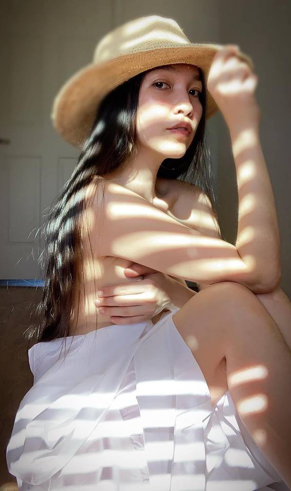 Hiền Thục táo bạo khoe tranh khỏa thân, phô vòng 1 tròn đầy ảnh 2