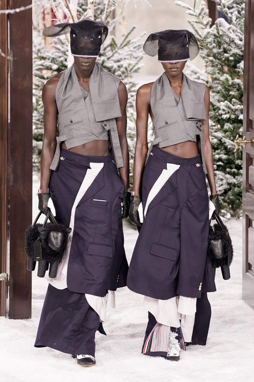 Dàn người mẫu đeo mặt nạ 'đầu trâu mặt ngựa' trên sàn diễn gây chú ý ảnh 6