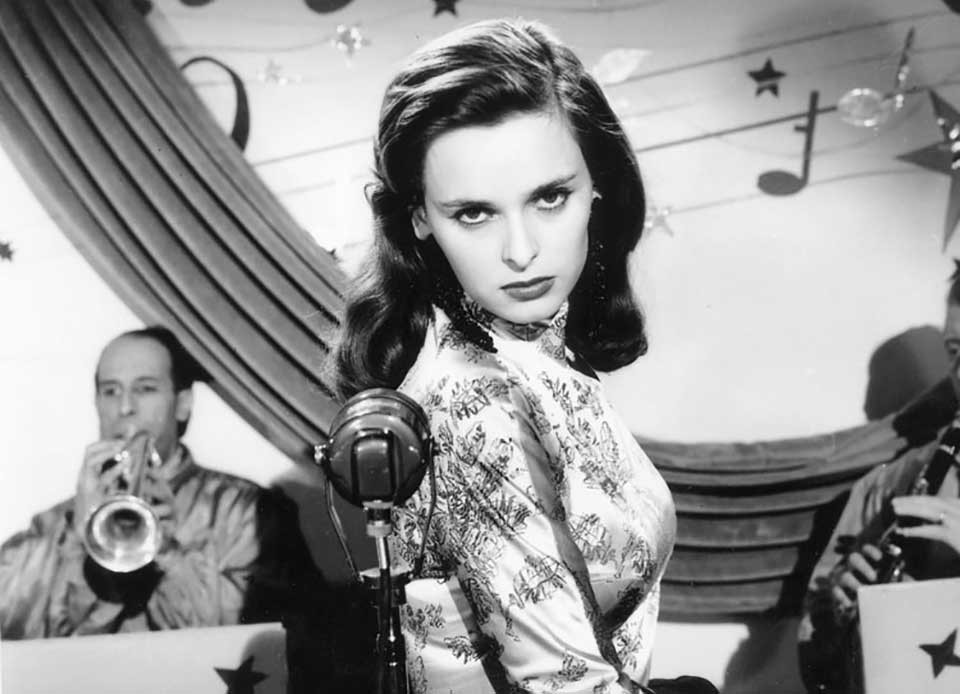 Showbiz 24/3: Võ Hoàng Yến lên tiếng về cảnh xếp hàng tiếp tế lương thực ở khu cách ly ảnh 8