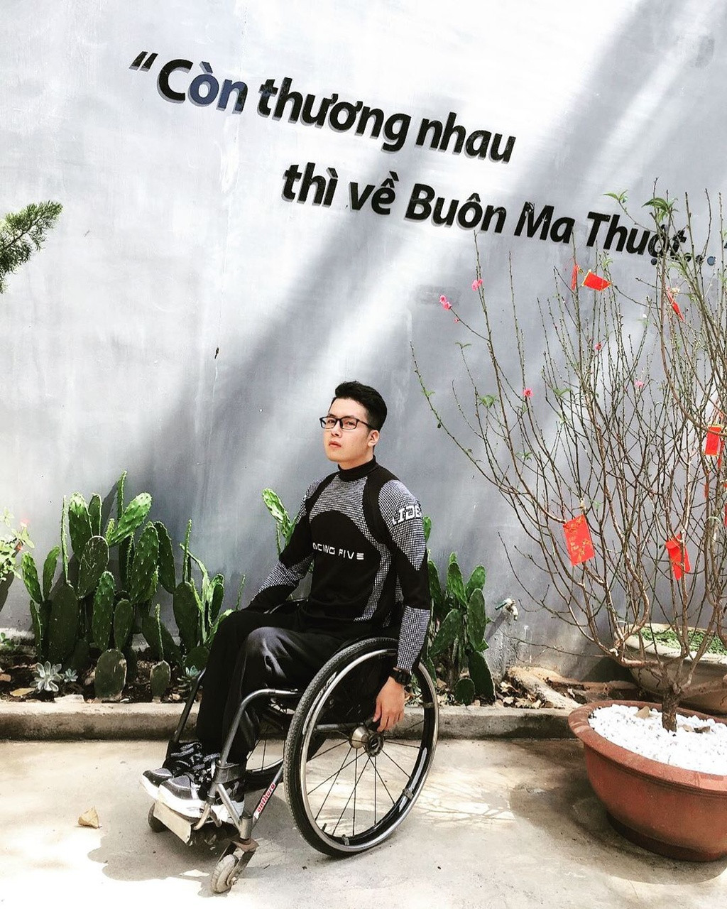 Chàng trai 9X liệt hai chân đi khắp Việt Nam bằng xe 3 bánh ảnh 3