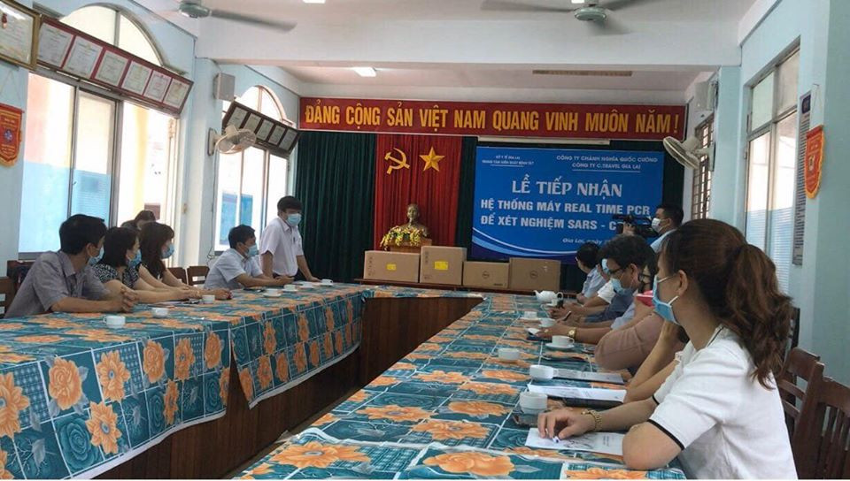 Cường đô la chia sẻ xúc động khi trao tặng máy xét nghiệm COVID-19 ảnh 1