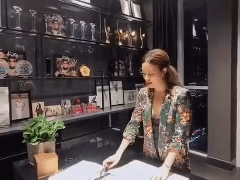 Choáng ngợp với không gian rộng lớn như 'trung tâm thương mại' trong nhà Hoàng Thùy Linh ảnh 6