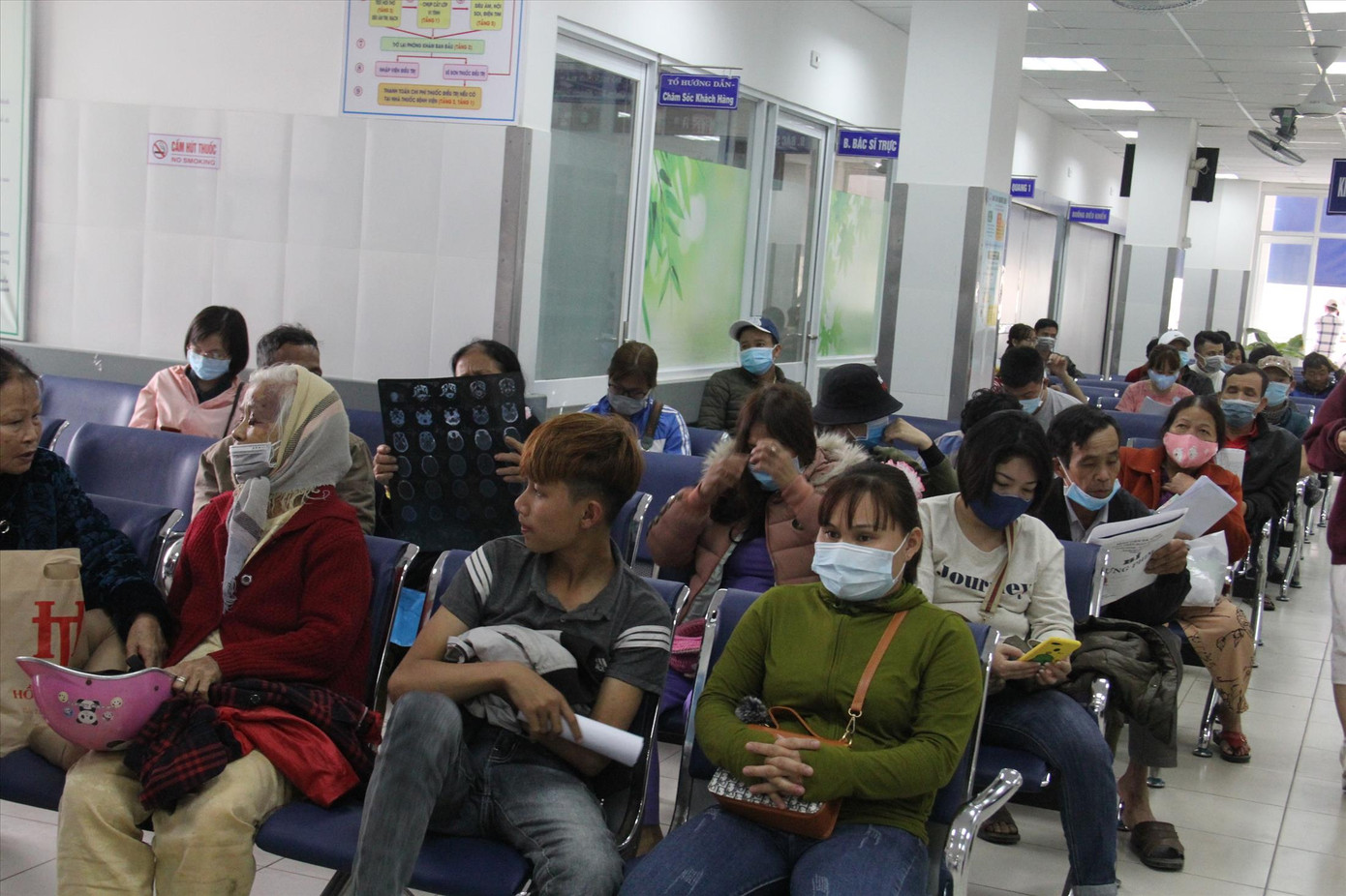 Blouse trắng không sợ corona ảnh 2