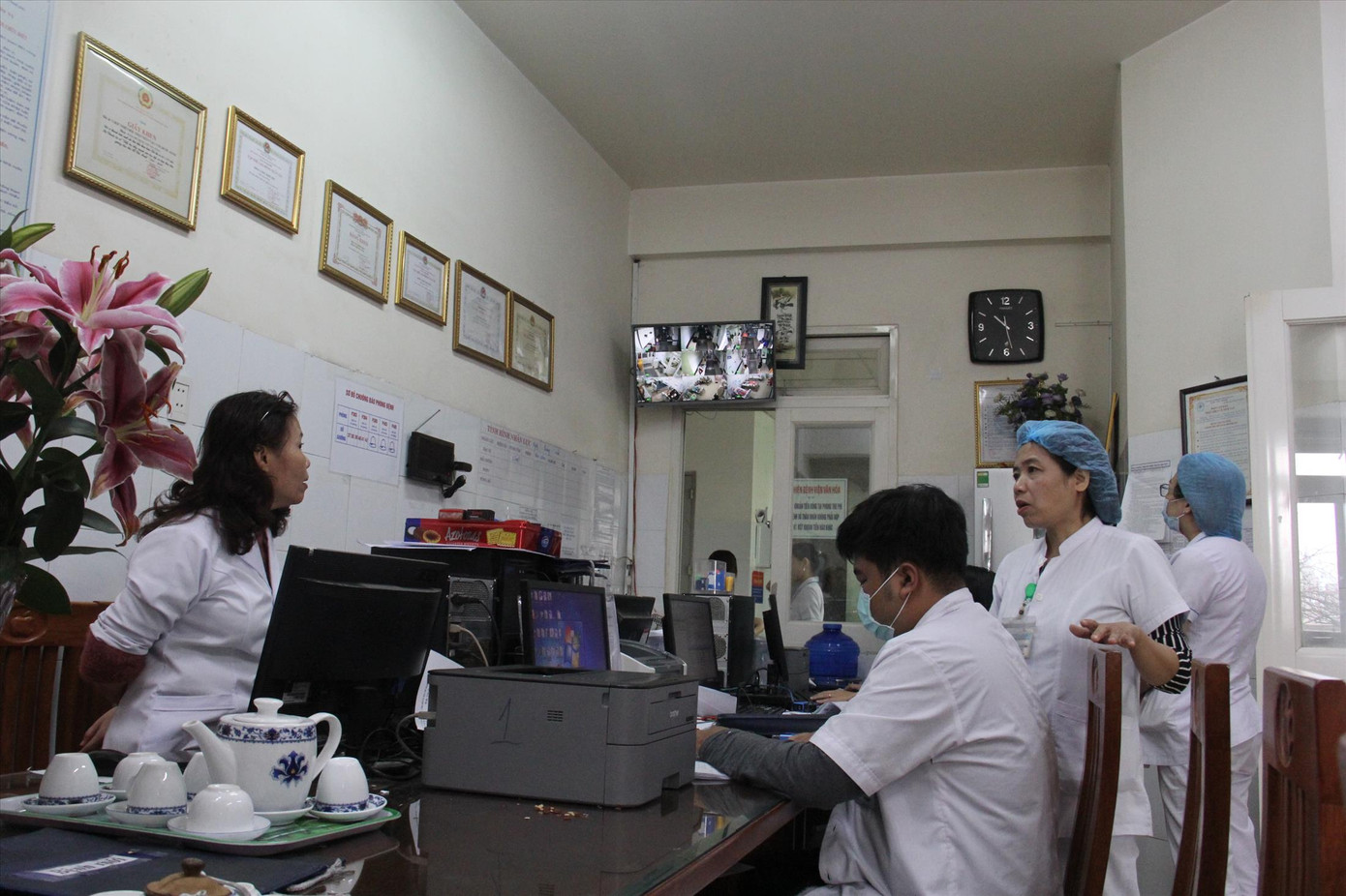 Blouse trắng không sợ corona ảnh 1