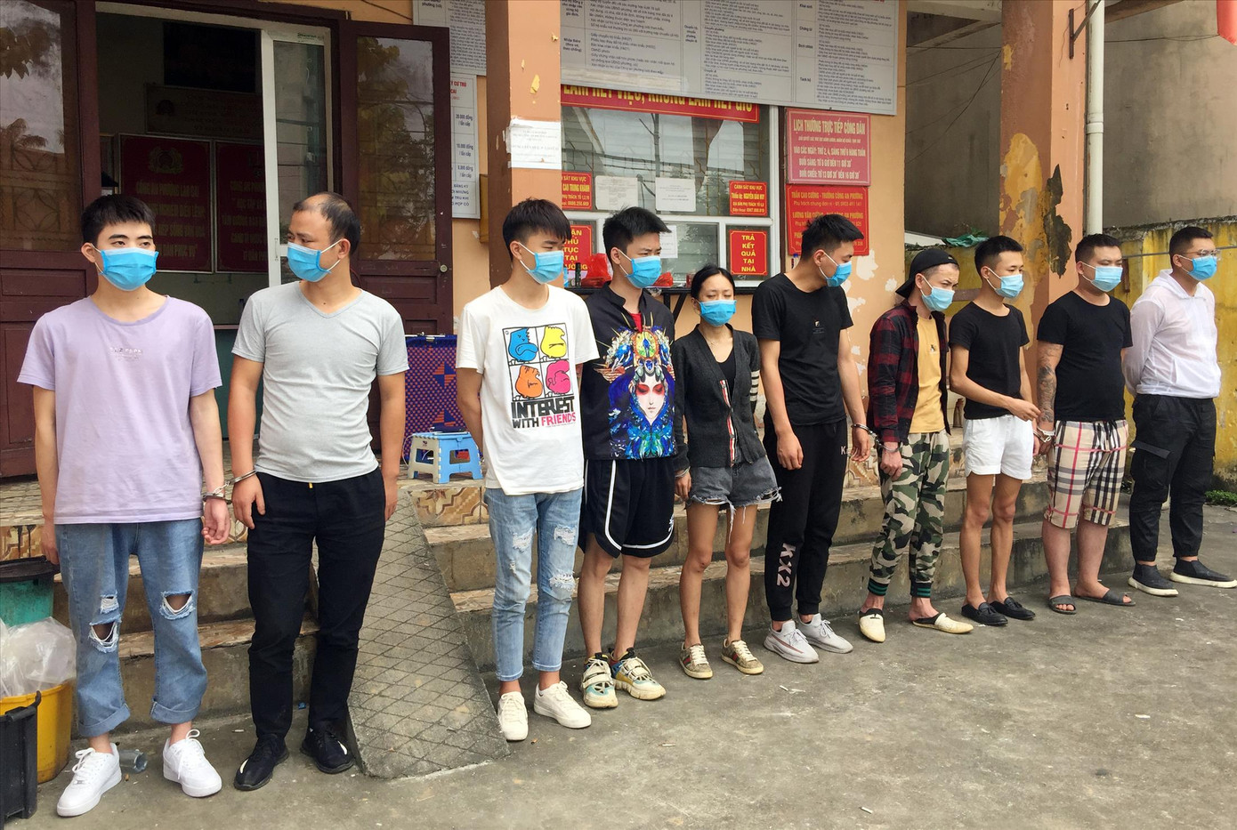 Người Trung Quốc được 'tiếp tay' để vào Lào Cai ảnh 2