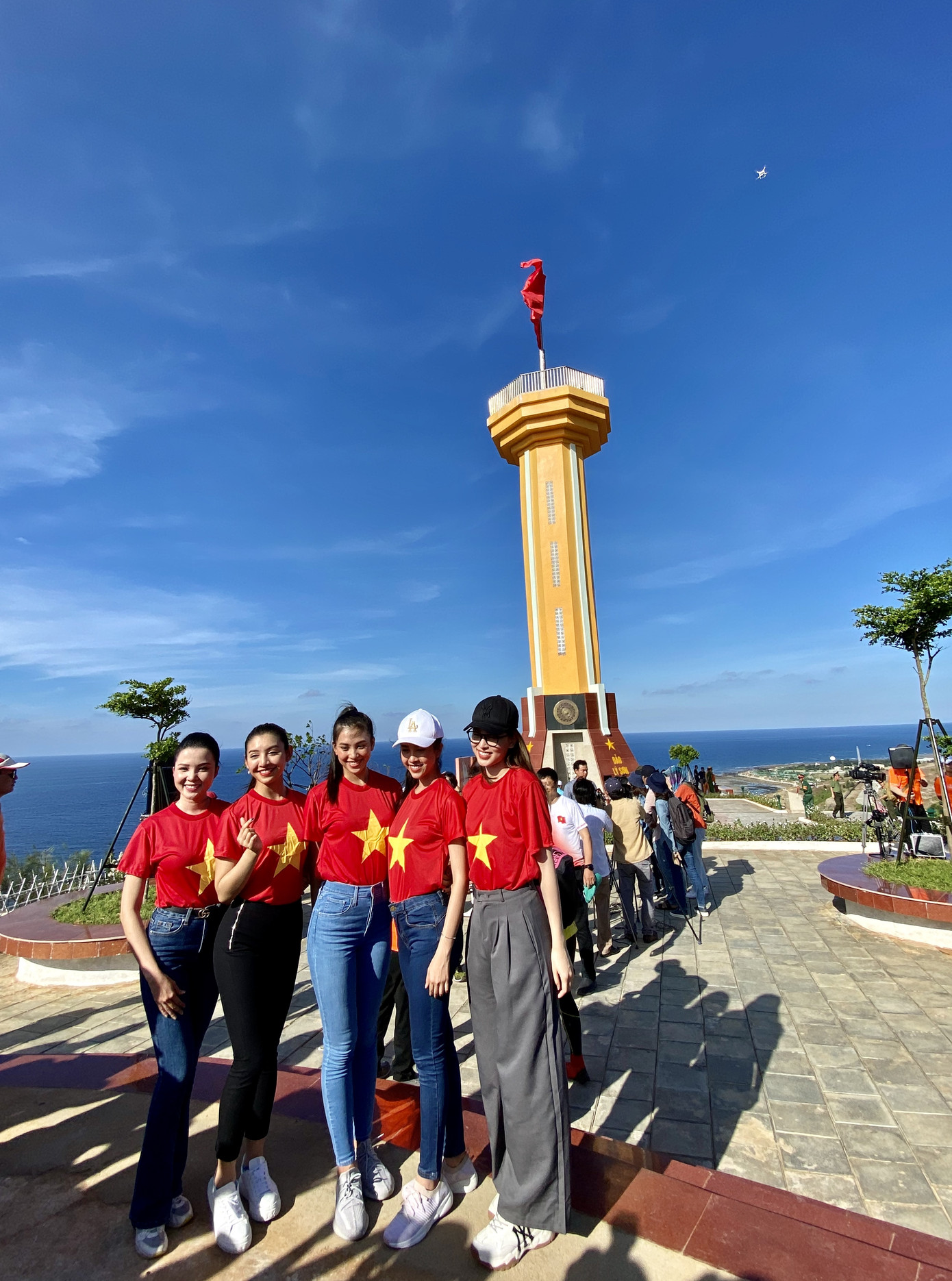 Kết hợp tuyệt đẹp của Hoa hậu Việt Nam 2020 với Giải chạy Lý Sơn ảnh 1