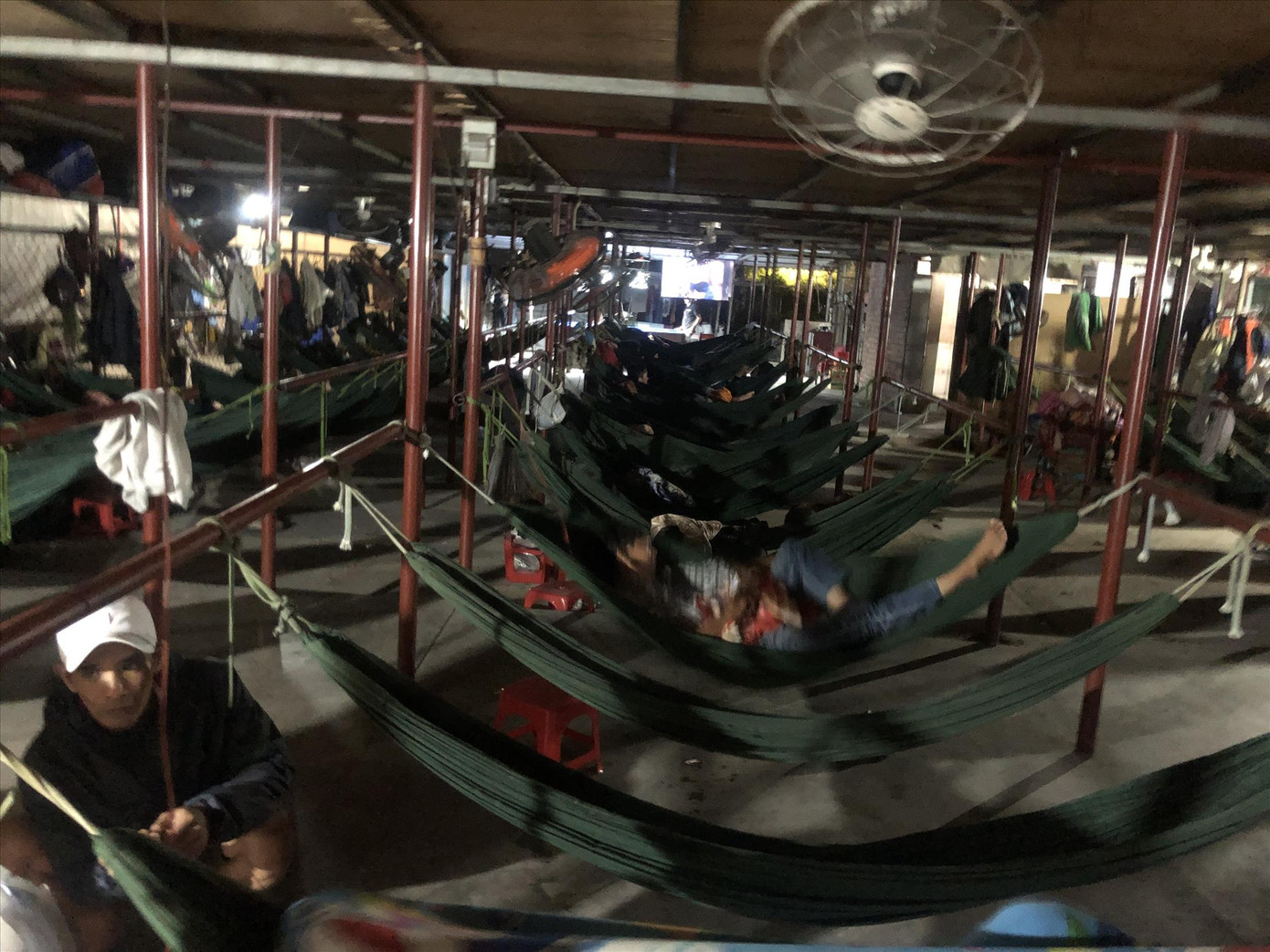 Phận người trên chiếc võng đêm ảnh 1