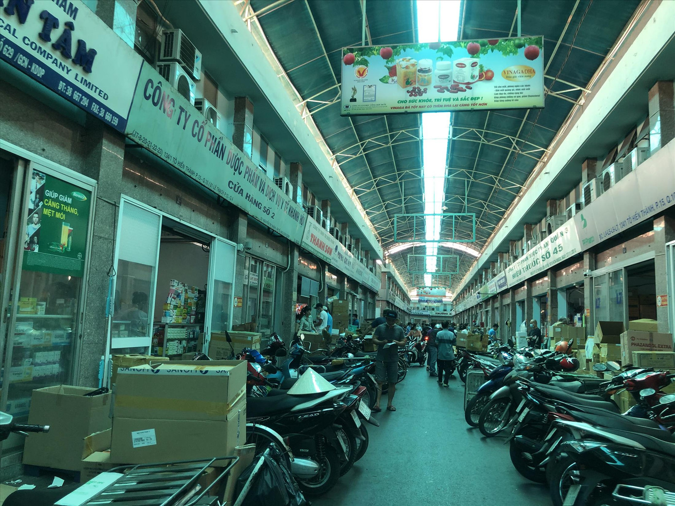 Bát nháo chợ tân dược lớn nhất nước: Mua gì cũng bán ảnh 1