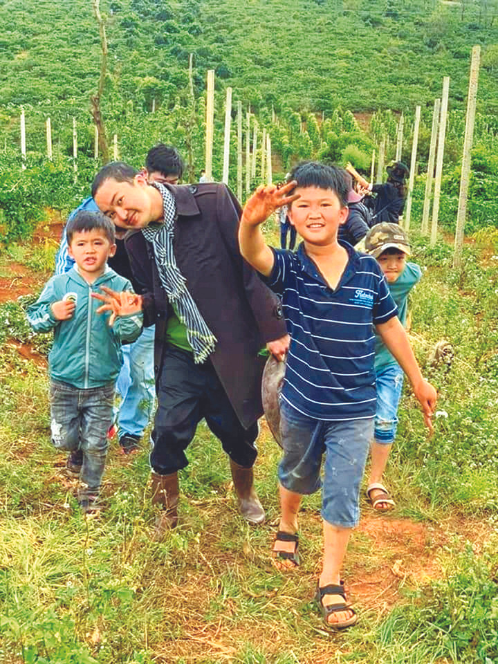 Chàng trai mắc ung thư và giấc mơ Cầu Vồng cho trẻ em nghèo ảnh 2