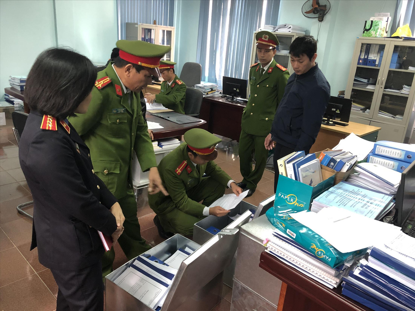 Công an nổ súng trấn áp nhóm thanh niên hỗn chiến trước cổng trường đại học ảnh 3