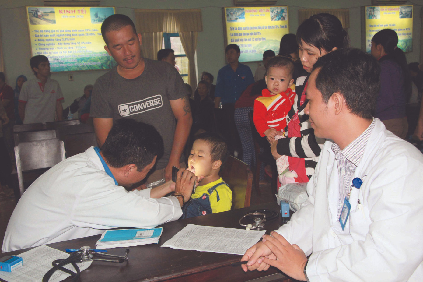 Chuyện trực đường dây nóng: Cập rập bắt máy, mênh mang hậu kỳ ảnh 1