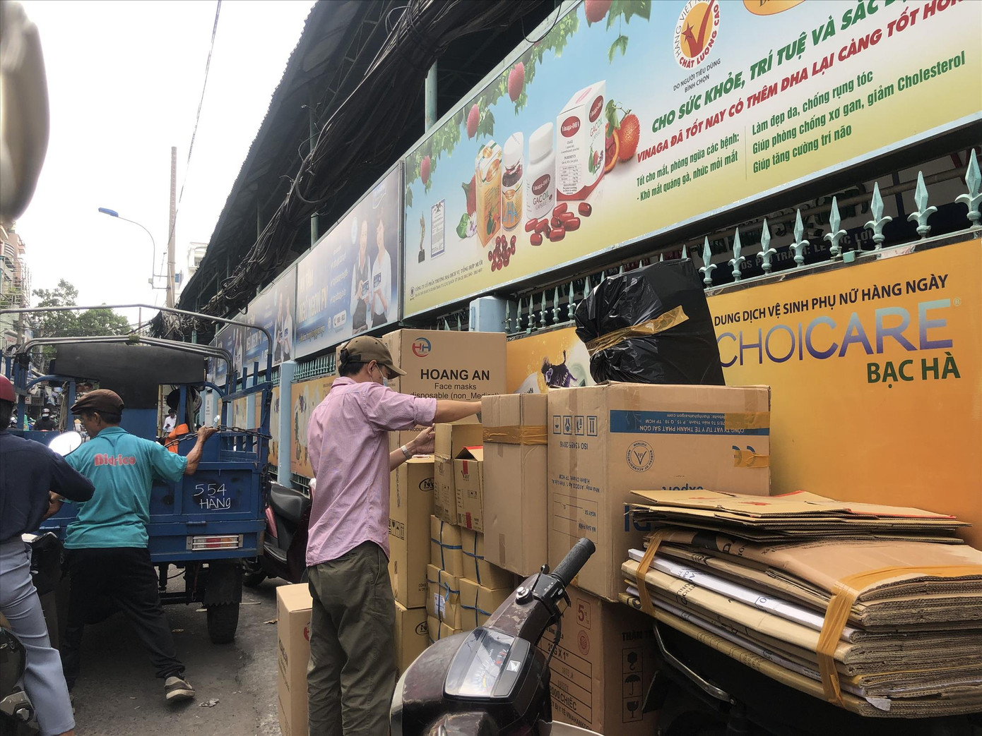 Bát nháo chợ tân dược lớn nhất nước: Mua gì cũng bán ảnh 2