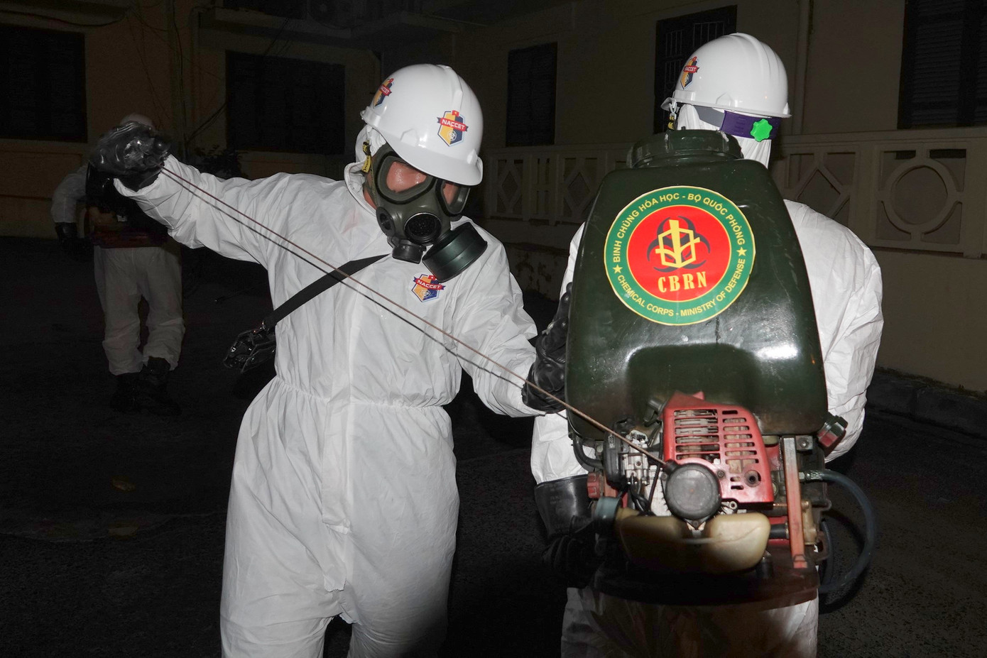 Theo chân lính phòng hóa tiêu độc ổ dịch ảnh 2