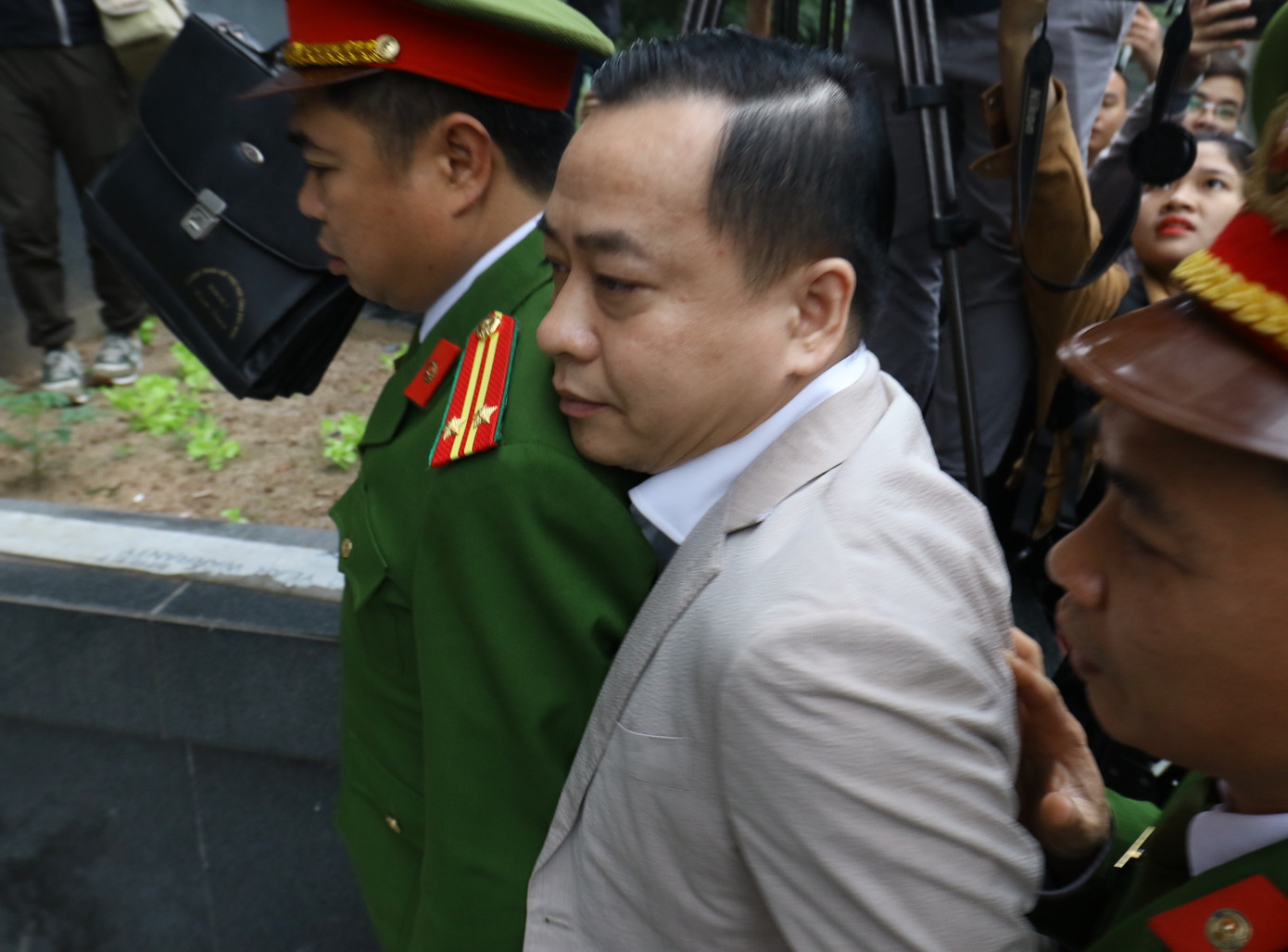 Hai cựu Chủ tịch Đà Nẵng bị đề nghị 18 đến 27 năm tù ảnh 9