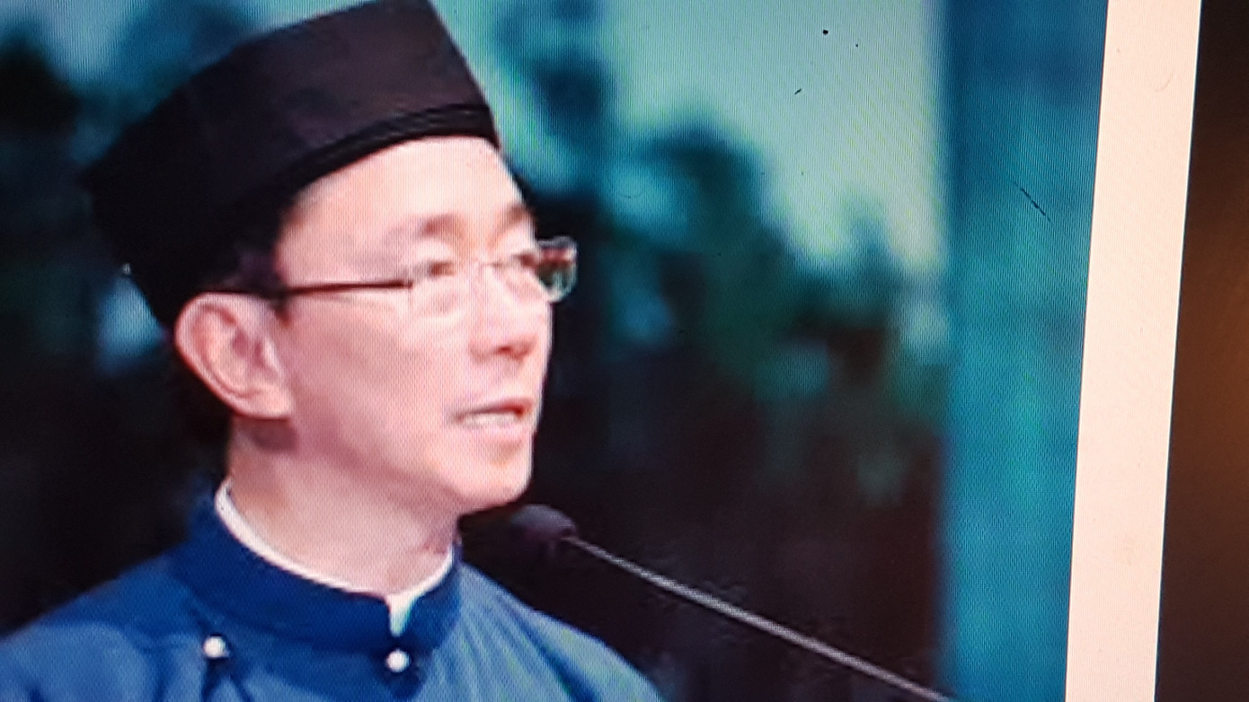 Nhân Huế mình đang mặc quốc phục ảnh 2