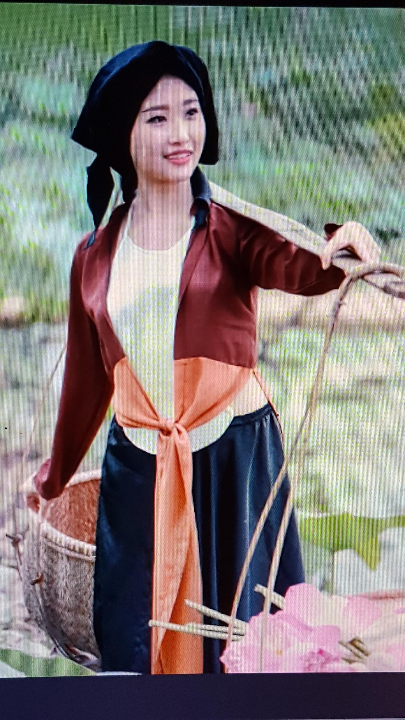 Nhân Huế mình đang mặc quốc phục ảnh 1