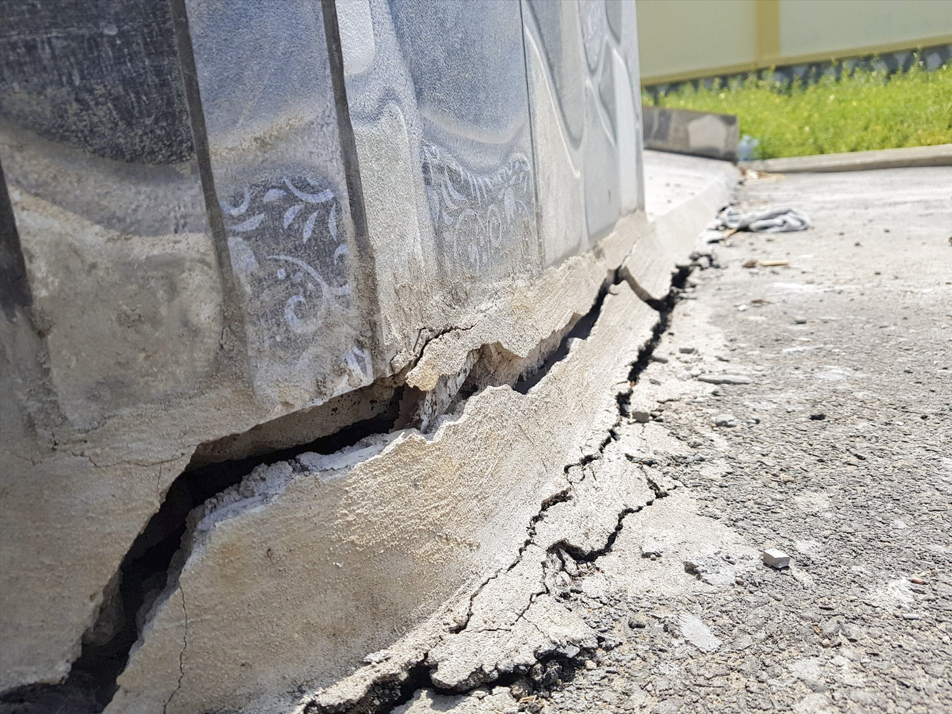 Công trình trăm tỷ chưa dùng đã lún ảnh 1