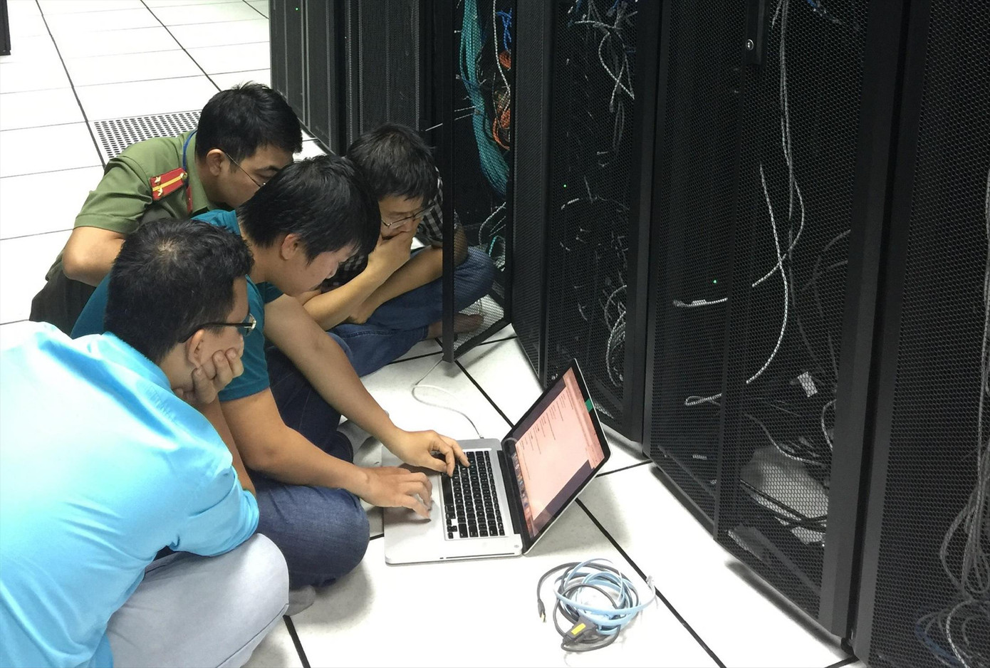 Đại úy công an chơi game một tuần để bắt trộm ảnh 1