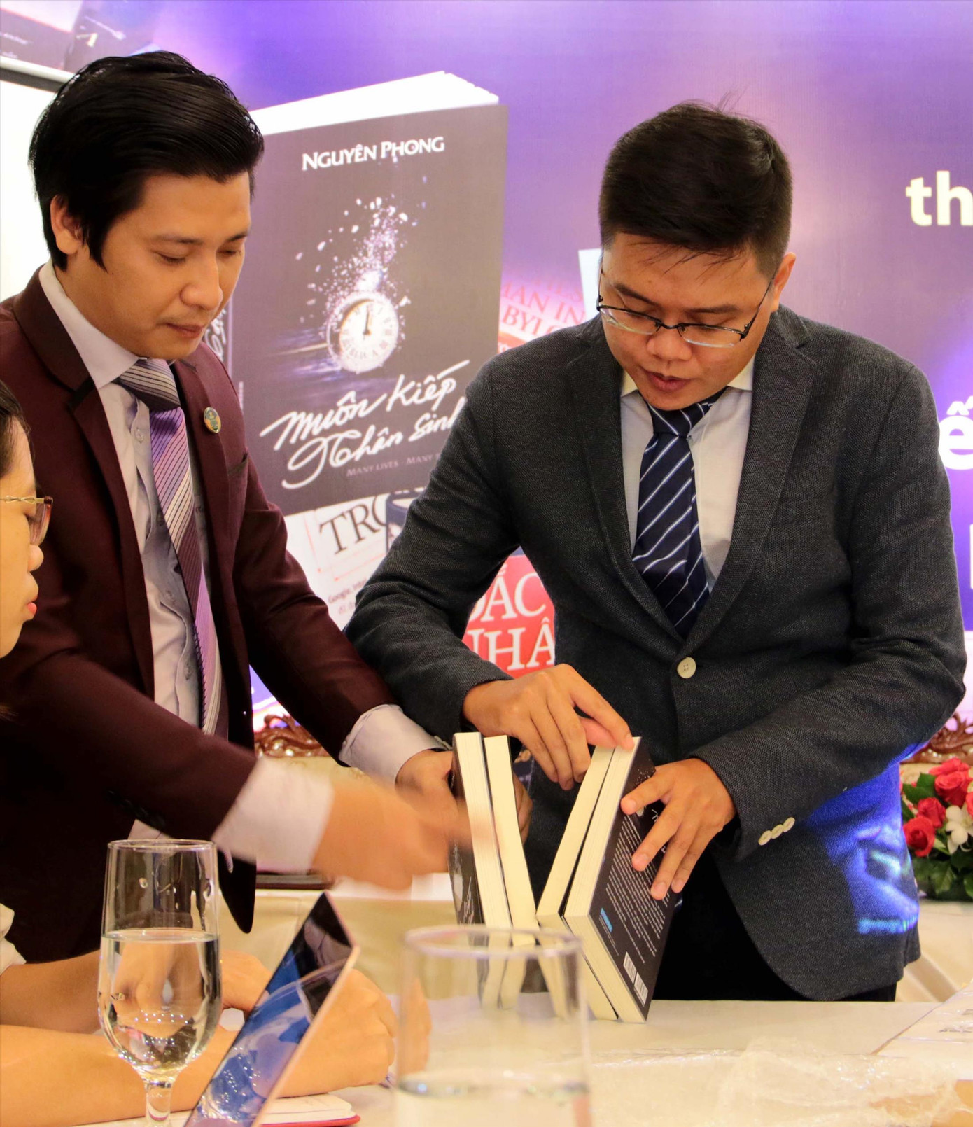 Khởi kiện chủ sở hữu Lazada tiếp tay tiêu thụ sách giả ảnh 1