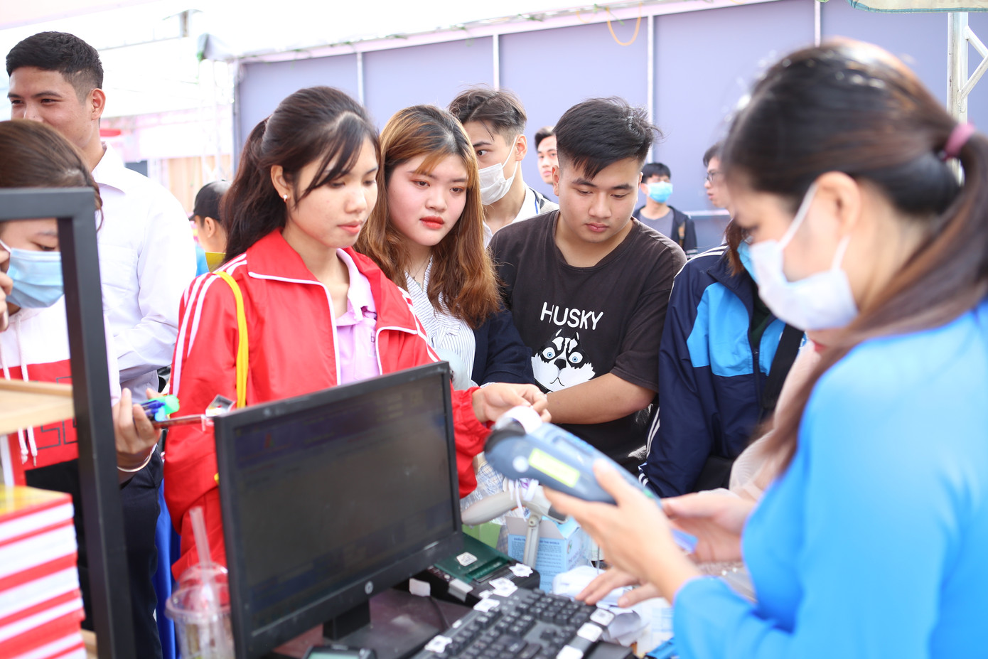 Sân chơi mới để ngân hàng tiếp cận giới trẻ ảnh 1