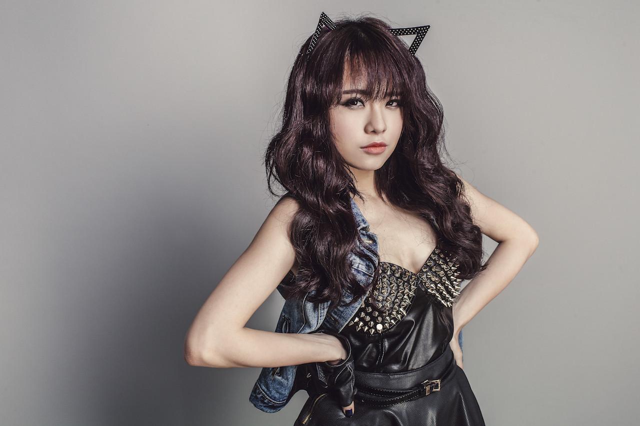 Giả dối nối tiếp: Hình ảnh Phạm Hương đổ sụp trong lòng người hâm mộ? ảnh 1