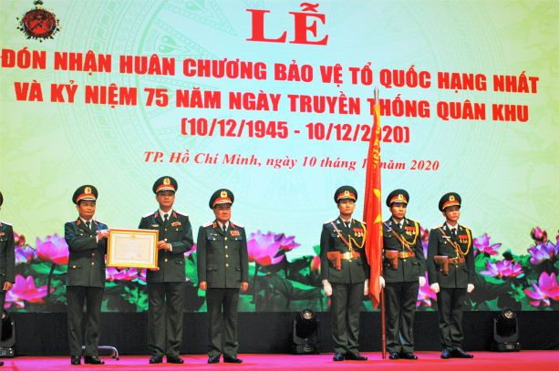 Quân khu 7 nhận Huân chương Bảo vệ Tổ quốc hạng nhất ảnh 4