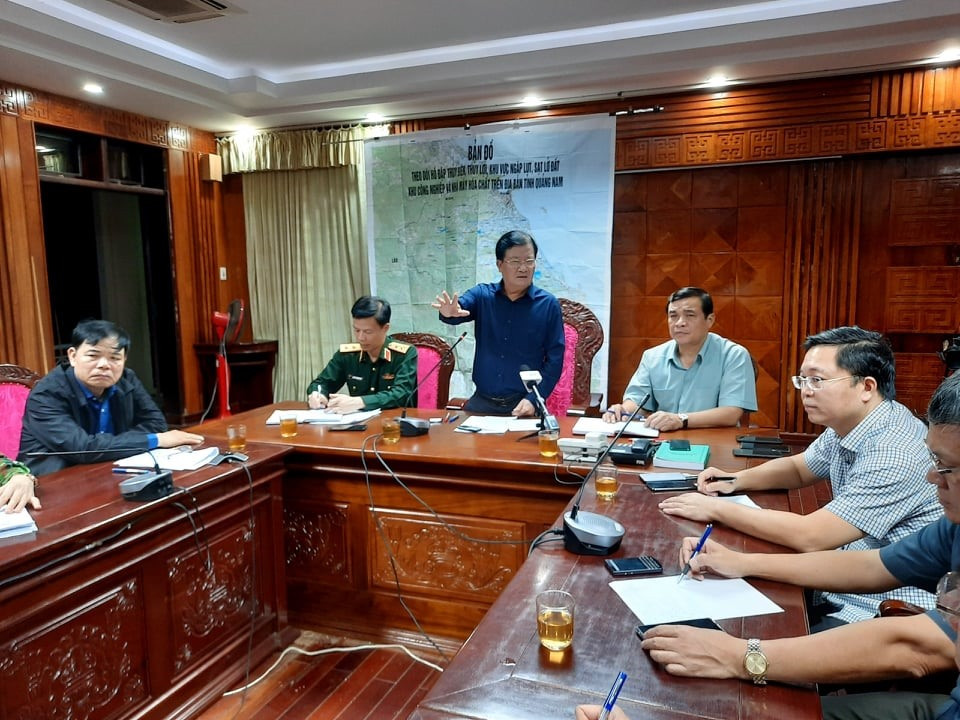 Sạt lở vùi lấp hơn 50 người ở Quảng Nam: Gia đình Bí thư Đảng ủy xã mất liên lạc ảnh 3