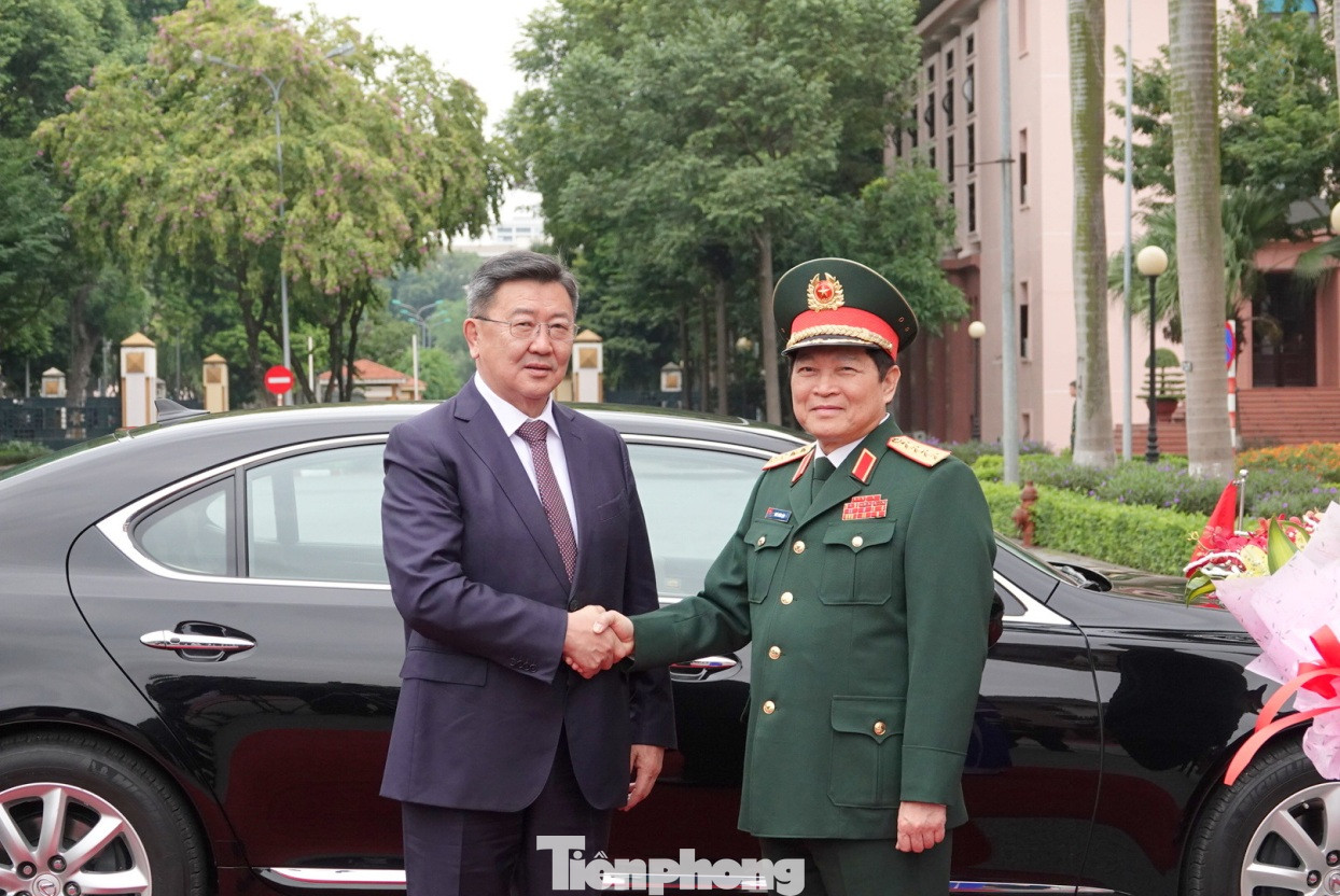 Bộ trưởng Quốc phòng Việt Nam - Mông Cổ ký thoả thuận hợp tác quốc phòng ảnh 1