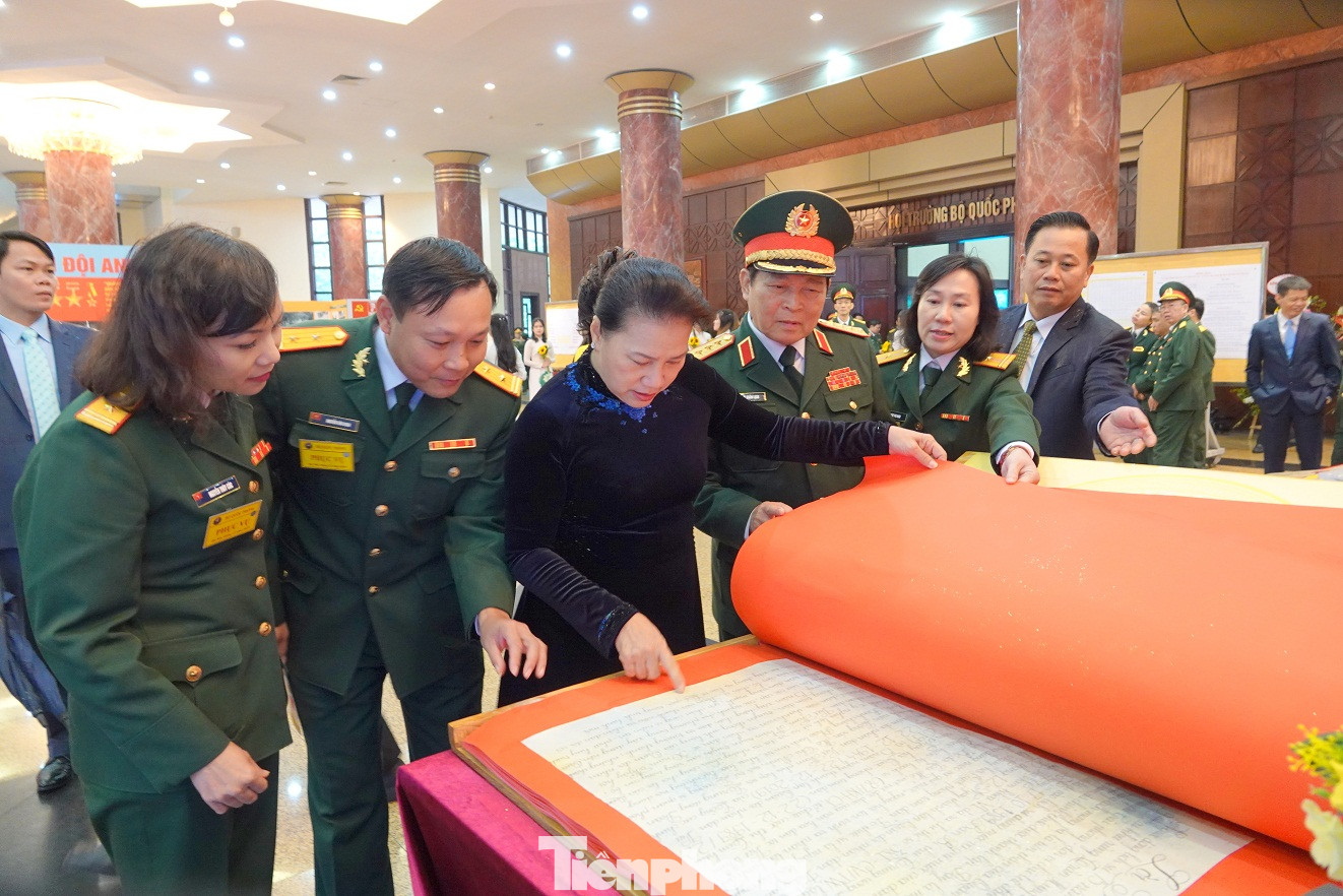 Tặng Huân chương Quân công hạng Nhất cho Quân đội nhân dân Việt Nam ảnh 4