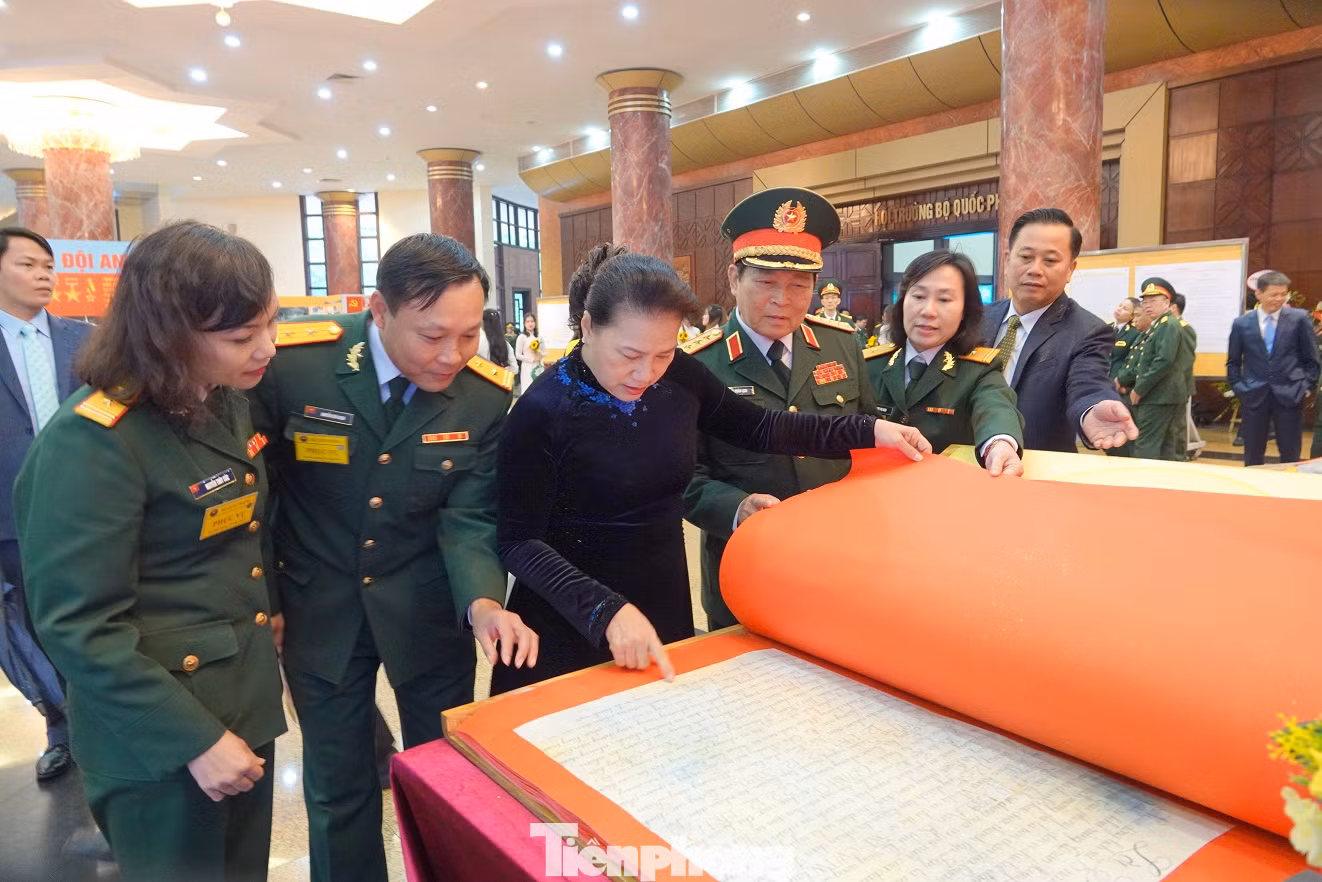 Tặng Huân chương Quân công hạng Nhất cho Quân đội nhân dân Việt Nam ảnh 4