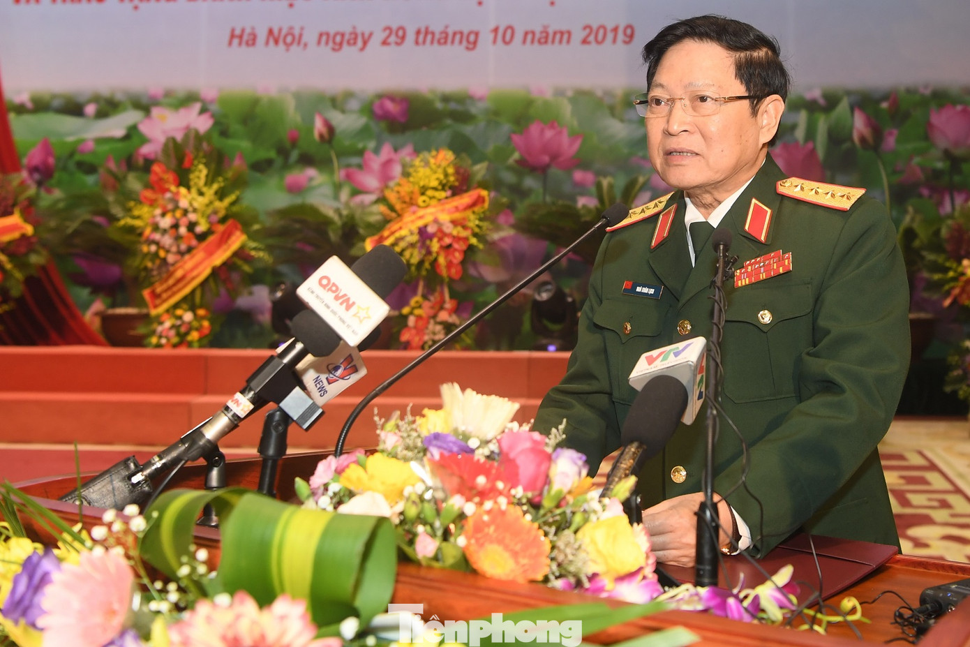 Trao tặng danh hiệu Anh hùng cho Quân tình nguyện và Chuyên gia Việt Nam tại Lào ảnh 4