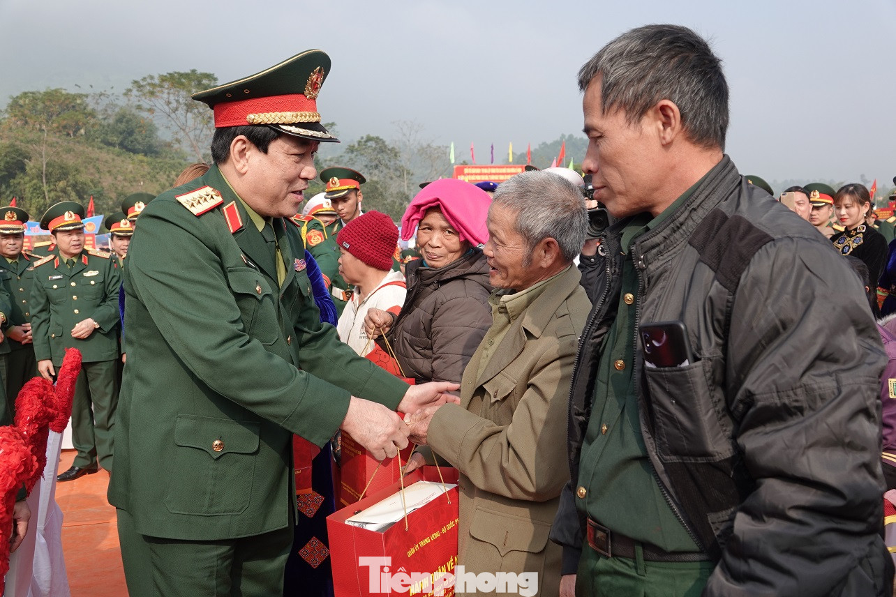 Đại tướng Ngô Xuân Lịch đánh trống khai mạc Ngày hội quân dân ảnh 3