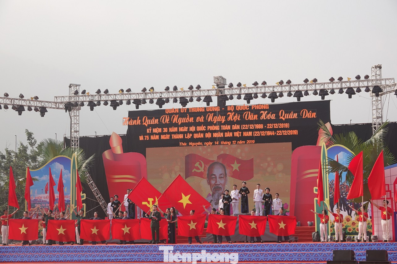 Đại tướng Ngô Xuân Lịch đánh trống khai mạc Ngày hội quân dân ảnh 5