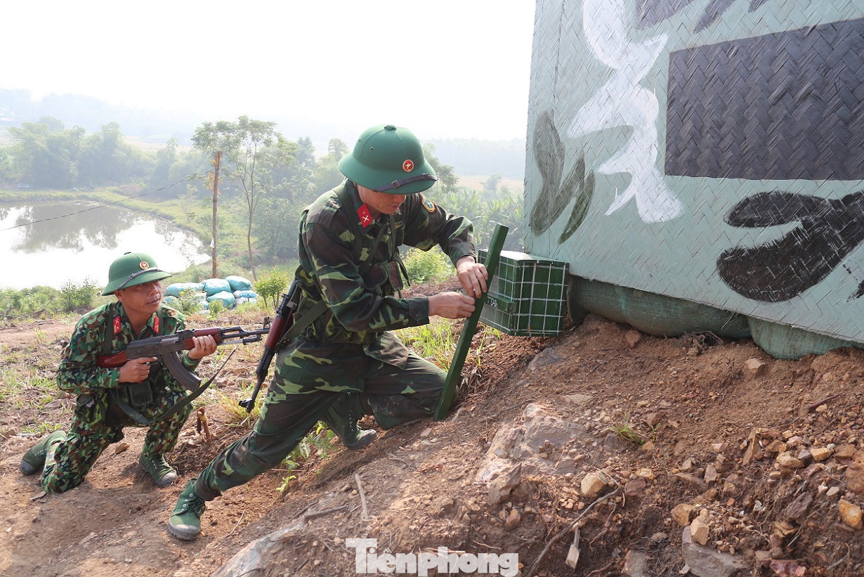Cận cảnh cuộc diễn tập khu vực phòng thủ mang mật danh PT-19 ở Phú Thọ ảnh 1