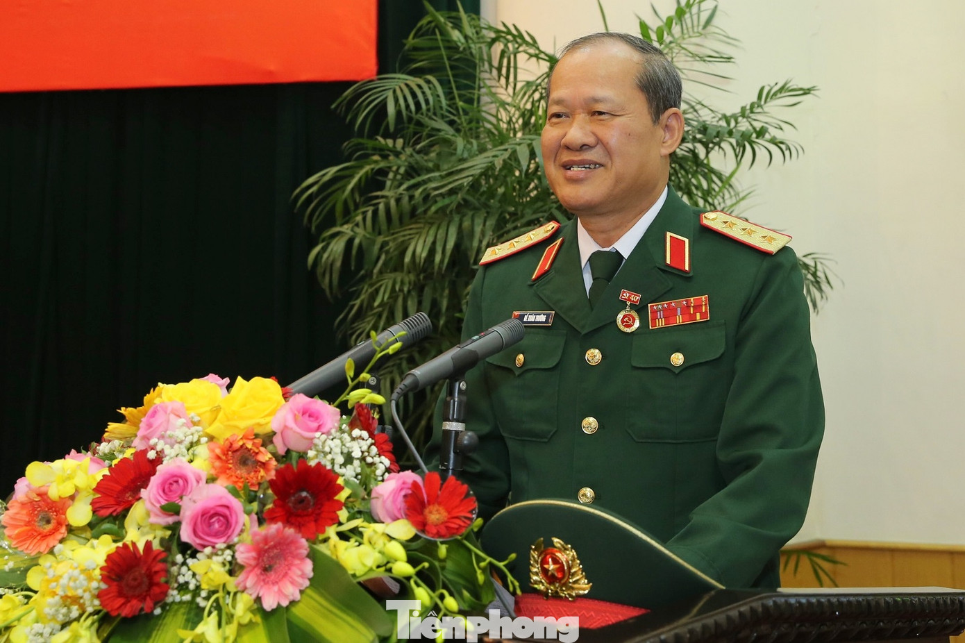 Trao Huy hiệu Đảng cho 8 sĩ quan Quân đội cao cấp ảnh 2