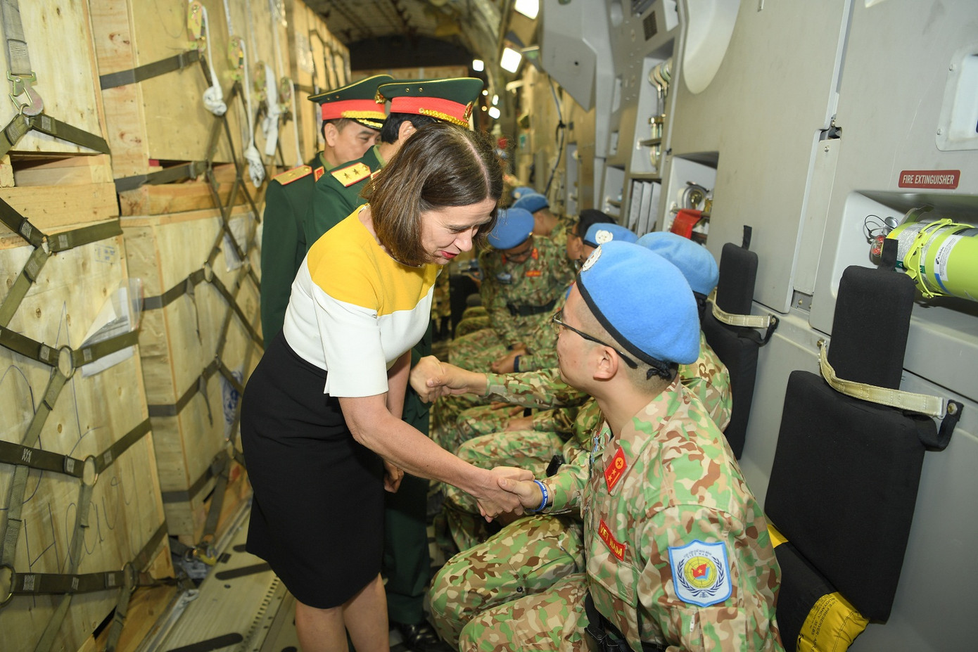 Cận cảnh vận tải cơ C-17A chở bác sĩ mũ nồi xanh Việt Nam sang Nam Sudan ảnh 4