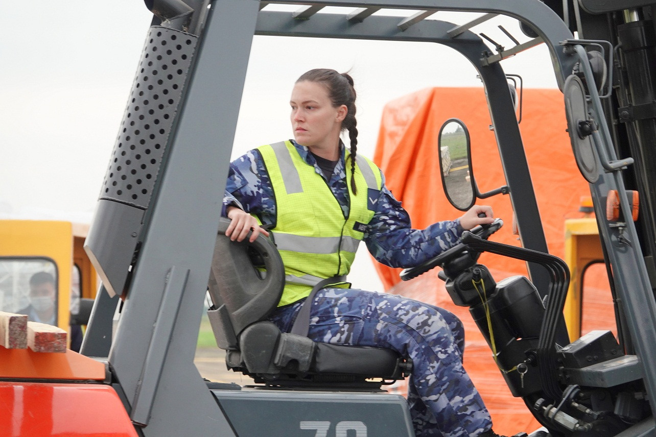 Cận cảnh vận tải cơ C-17A chở bác sĩ mũ nồi xanh Việt Nam sang Nam Sudan ảnh 11