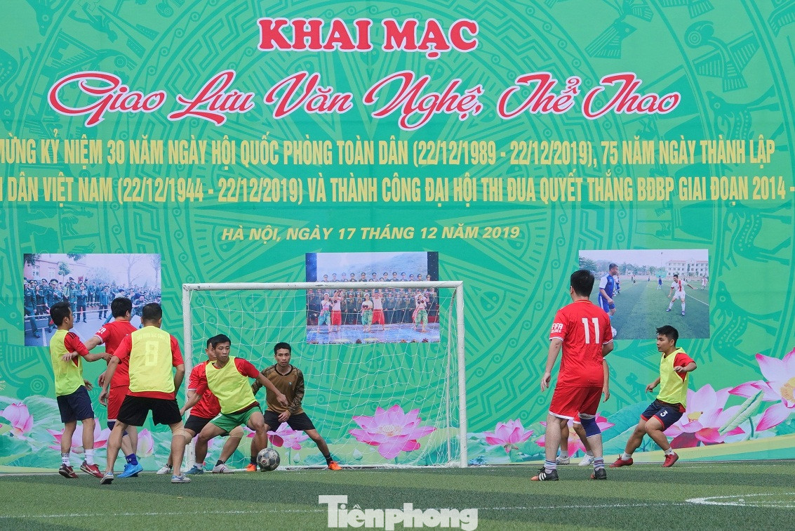 Tuổi trẻ giao lưu chào mừng Ngày hội Quốc phòng toàn dân ảnh 3