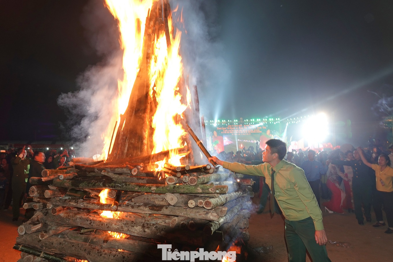 Sôi động đêm lửa trại của tuổi trẻ ở ATK Định Hóa ảnh 6