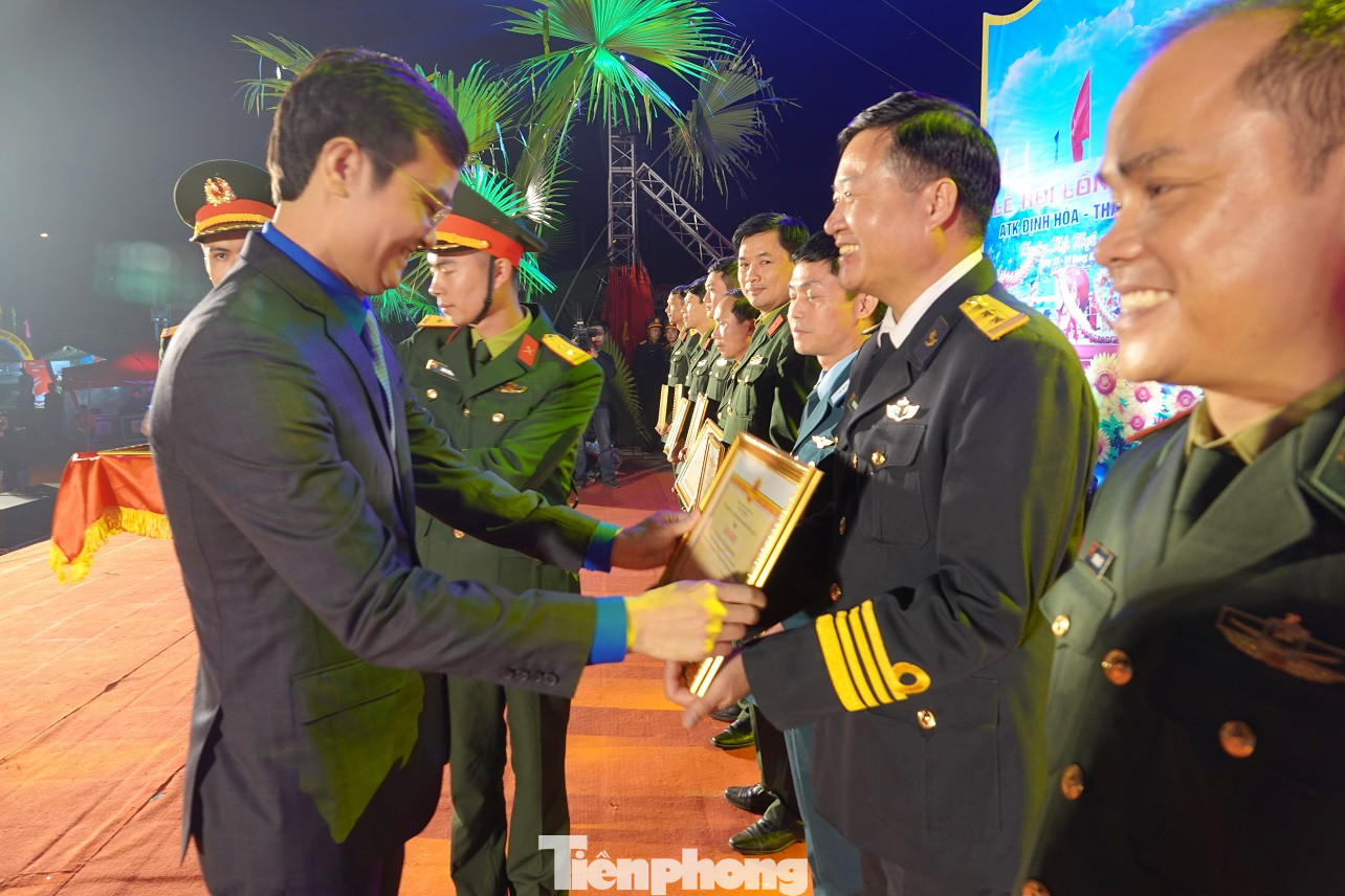 Sôi động đêm lửa trại của tuổi trẻ ở ATK Định Hóa ảnh 3